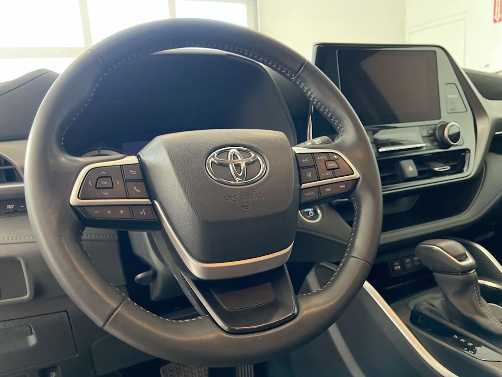 Thumbnail: 2024 Toyota Highlander - 2