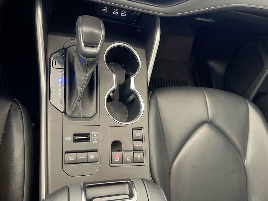 Thumbnail: 2023 Toyota Highlander - 13