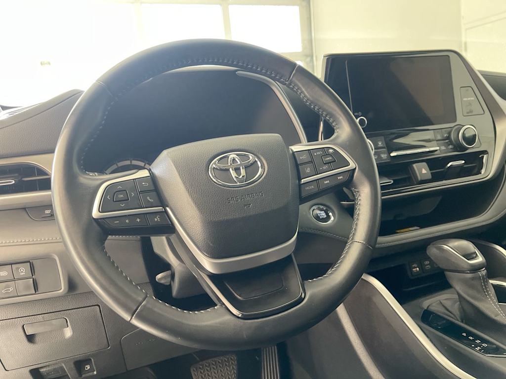 Thumbnail: 2023 Toyota Highlander - 2