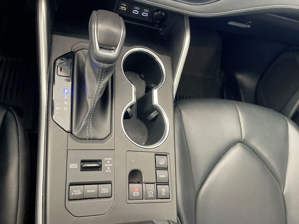 Thumbnail: 2023 Toyota Highlander - 13