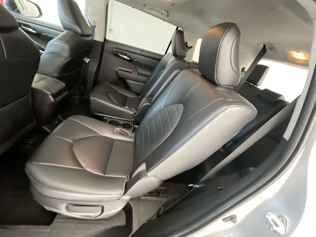 Thumbnail: 2023 Toyota Highlander - 10