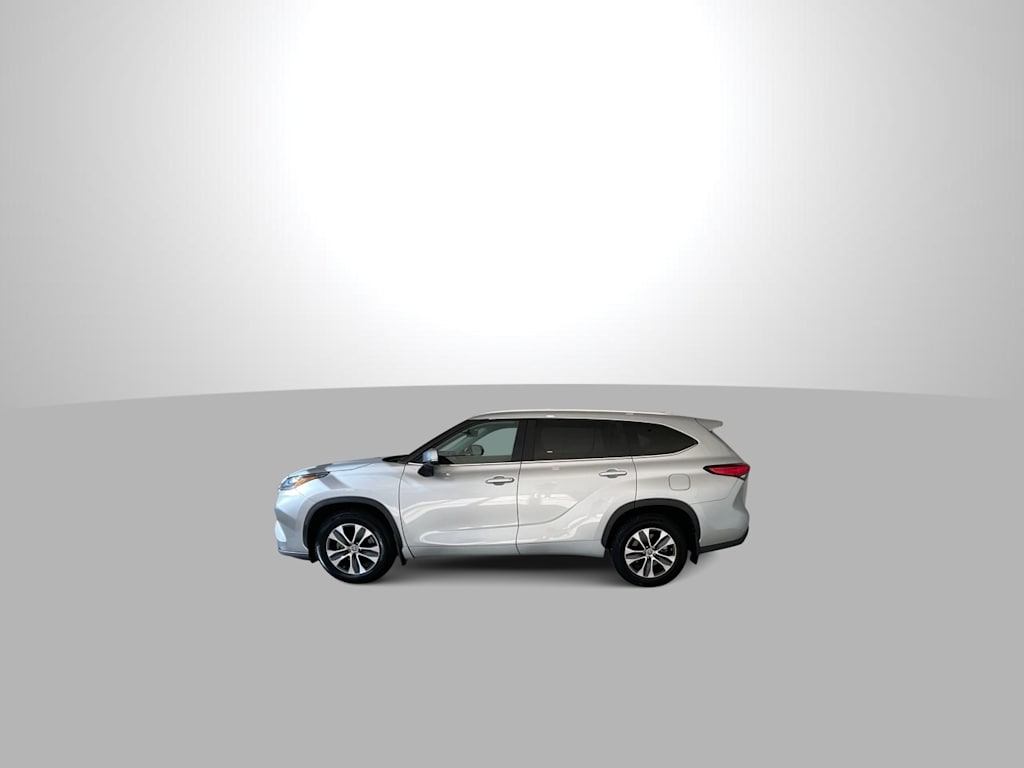 Thumbnail: 2023 Toyota Highlander - 19