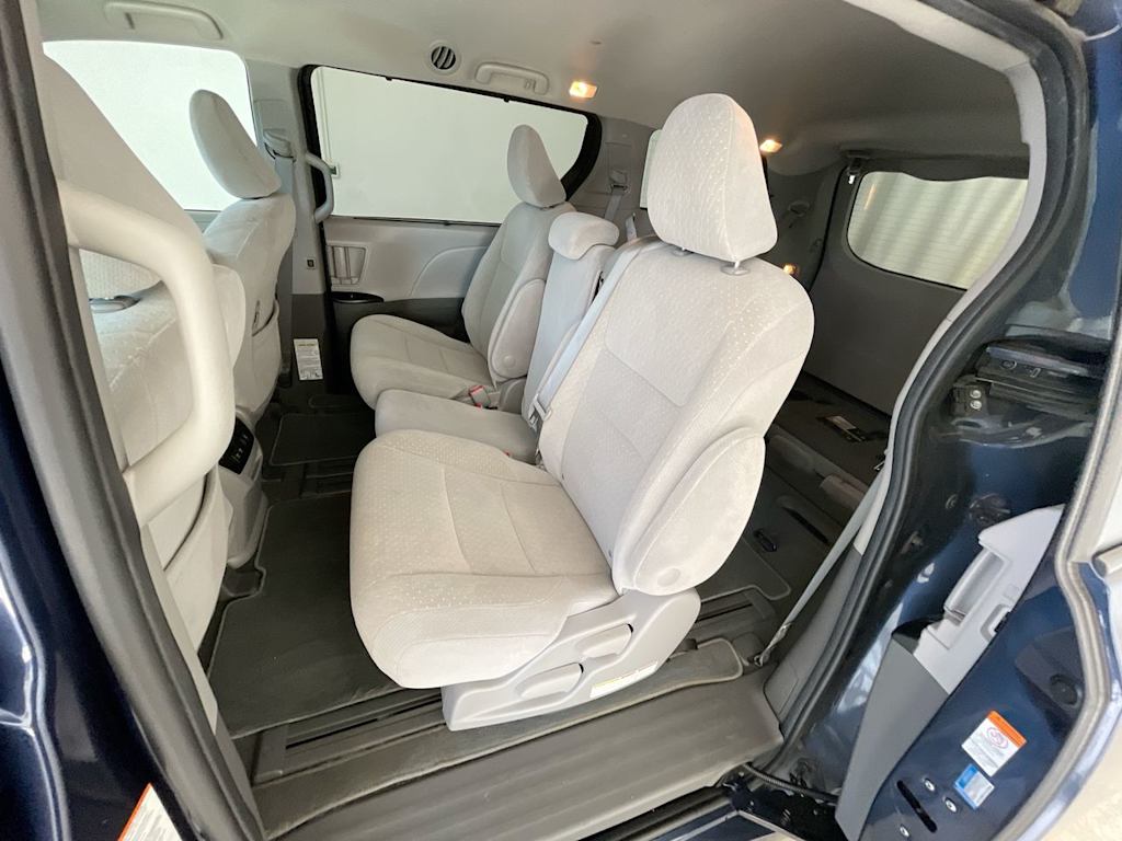 Thumbnail: 2020 Toyota Sienna - 11
