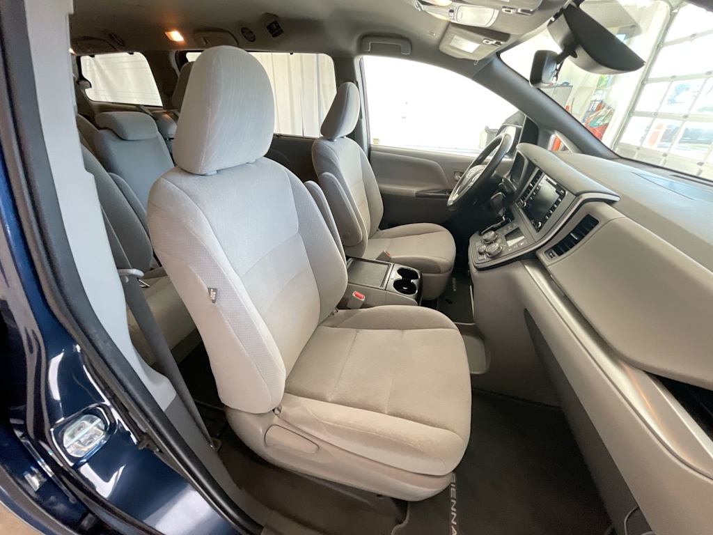 Thumbnail: 2020 Toyota Sienna - 10