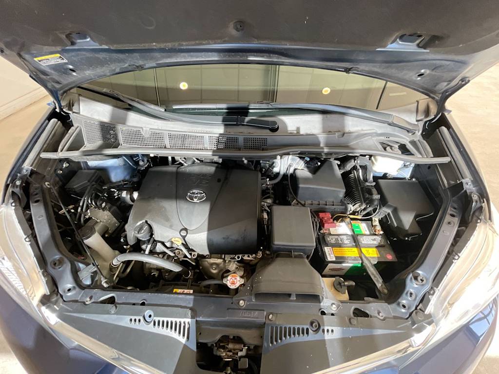 Thumbnail: 2020 Toyota Sienna - 8