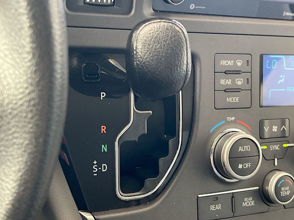 Thumbnail: 2020 Toyota Sienna - 27