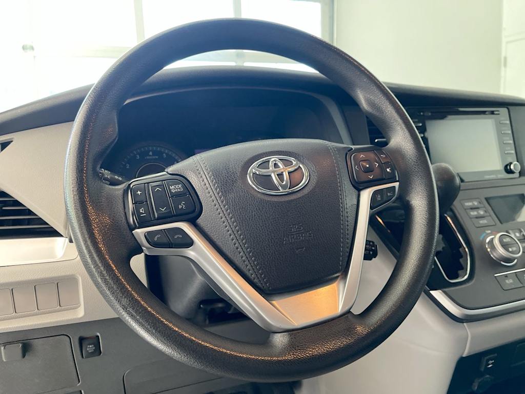 Thumbnail: 2020 Toyota Sienna - 2