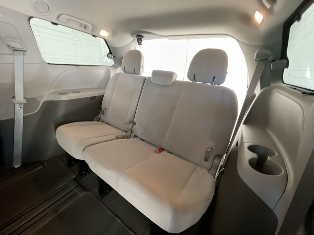 Thumbnail: 2020 Toyota Sienna - 28