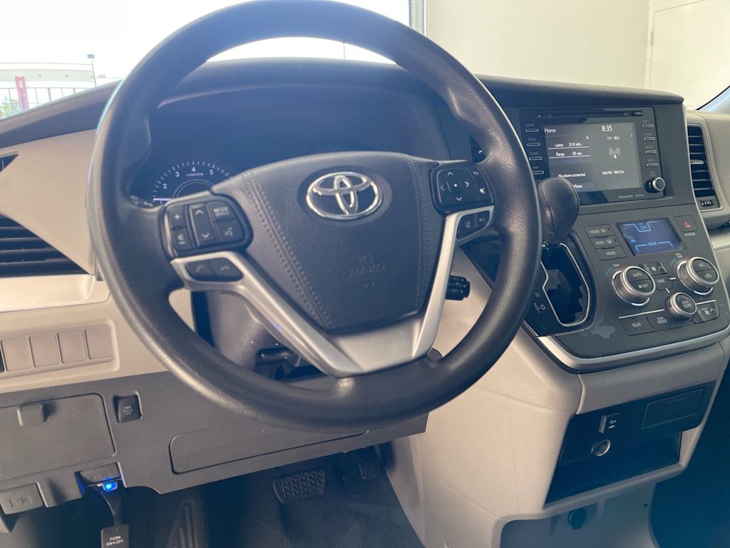 Thumbnail: 2020 Toyota Sienna - 2