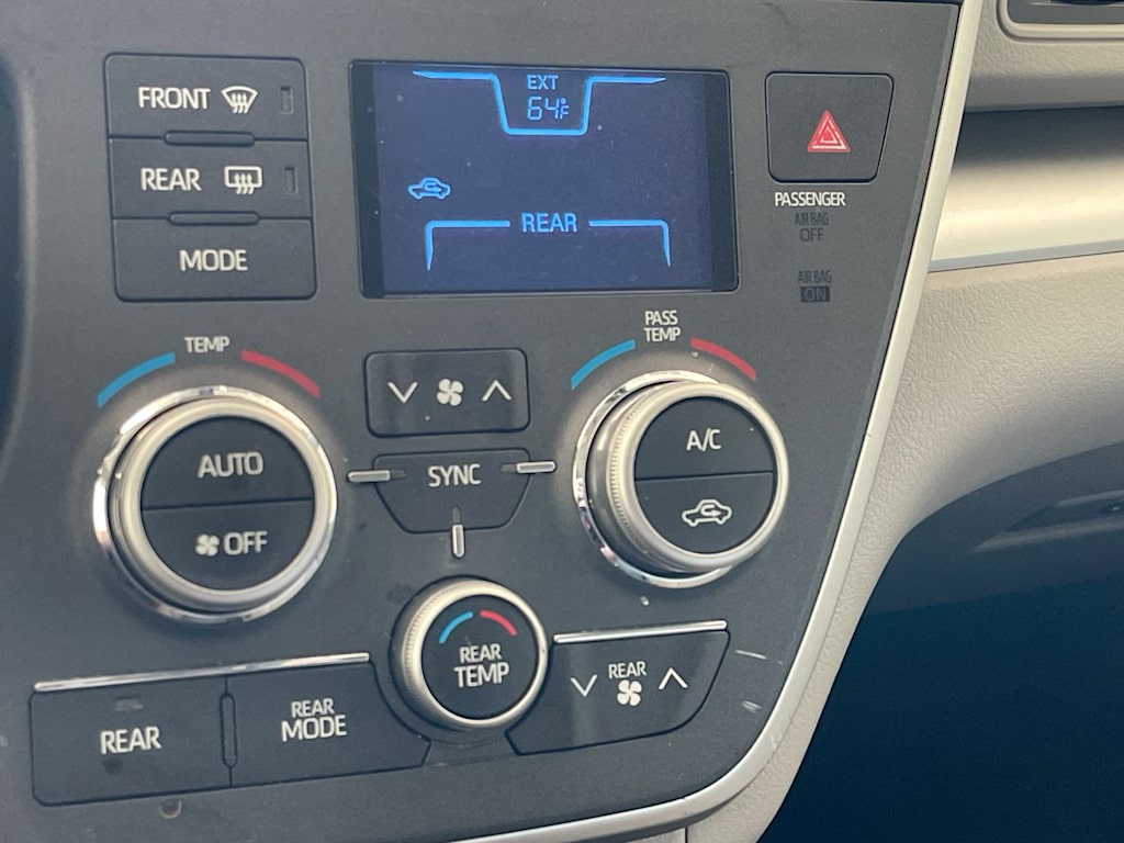 Thumbnail: 2020 Toyota Sienna - 26