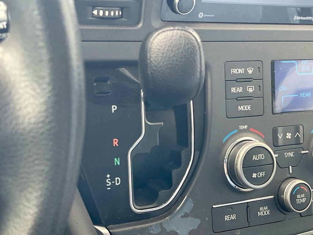 Thumbnail: 2020 Toyota Sienna - 27