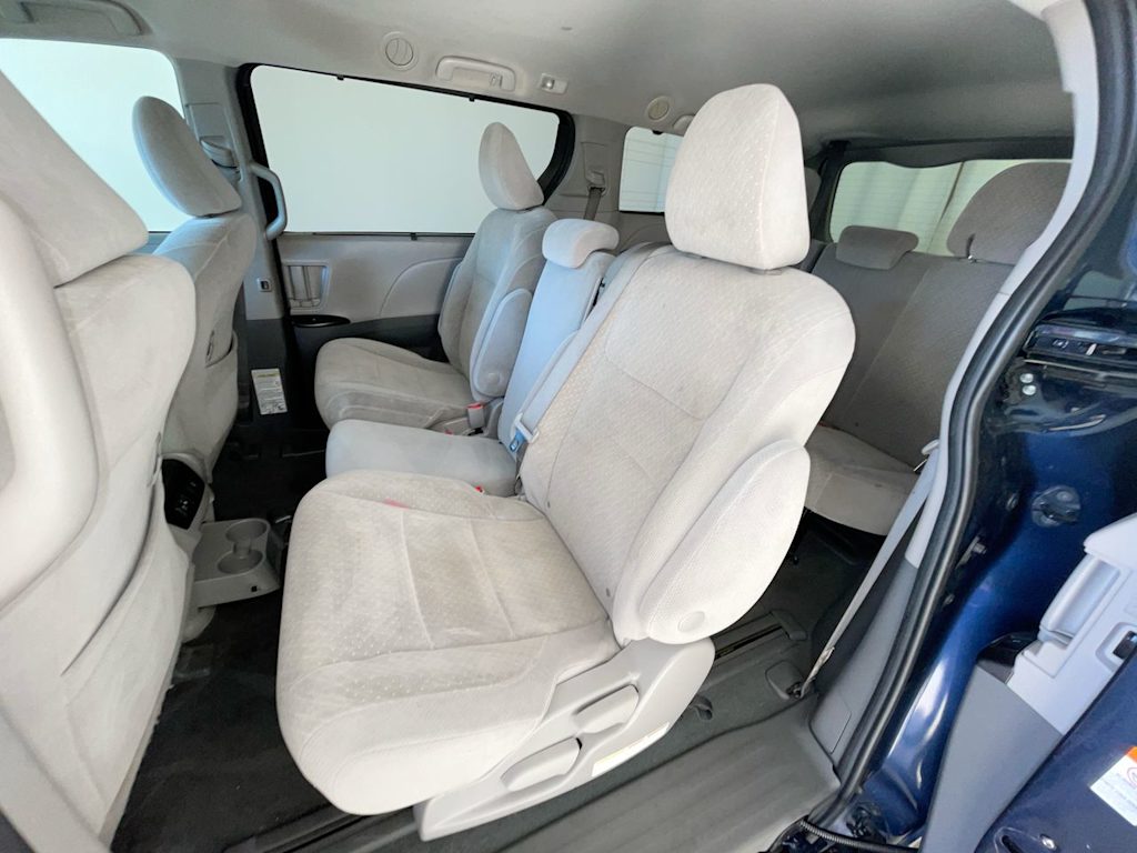 Thumbnail: 2020 Toyota Sienna - 12