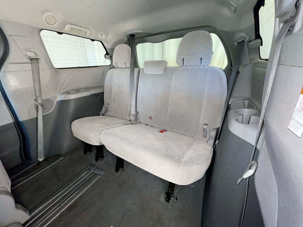 Thumbnail: 2020 Toyota Sienna - 28