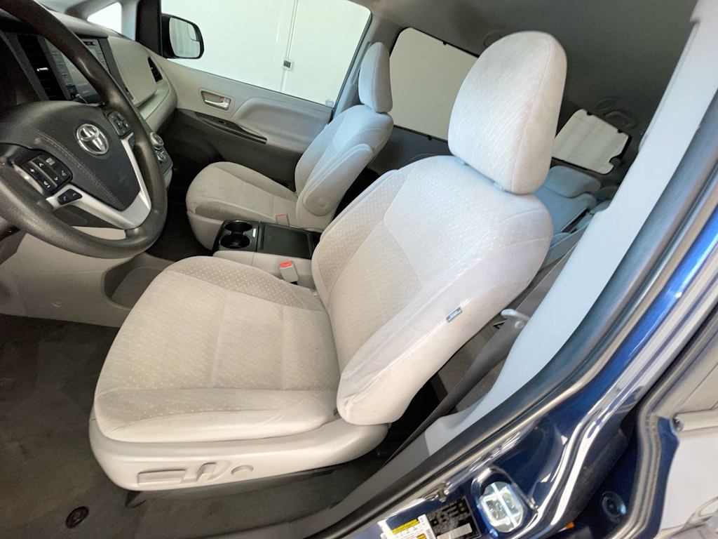 Thumbnail: 2020 Toyota Sienna - 10