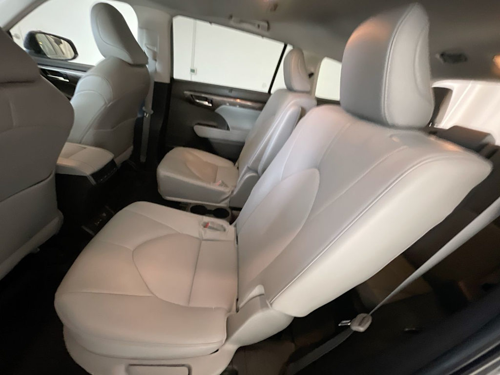 Thumbnail: 2024 Toyota Highlander - 11
