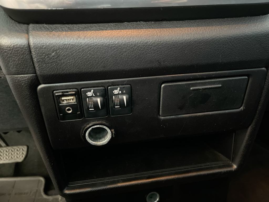 Thumbnail: 2015 Toyota Sienna - 29
