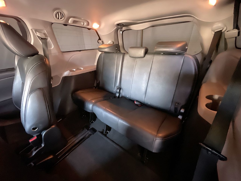 Thumbnail: 2015 Toyota Sienna - 26