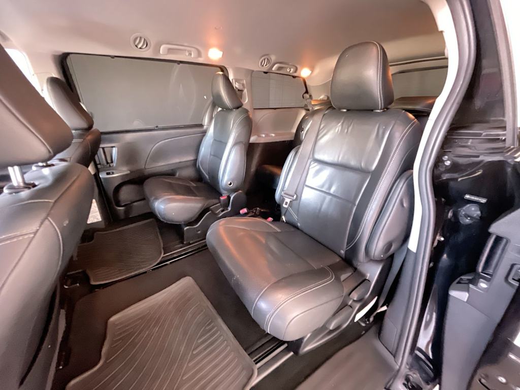 Thumbnail: 2015 Toyota Sienna - 10