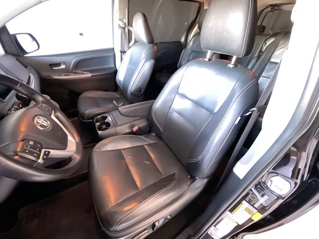 Thumbnail: 2015 Toyota Sienna - 8