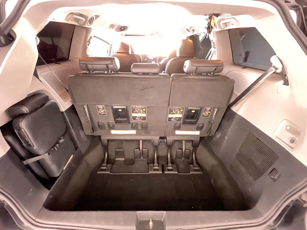Thumbnail: 2015 Toyota Sienna - 27