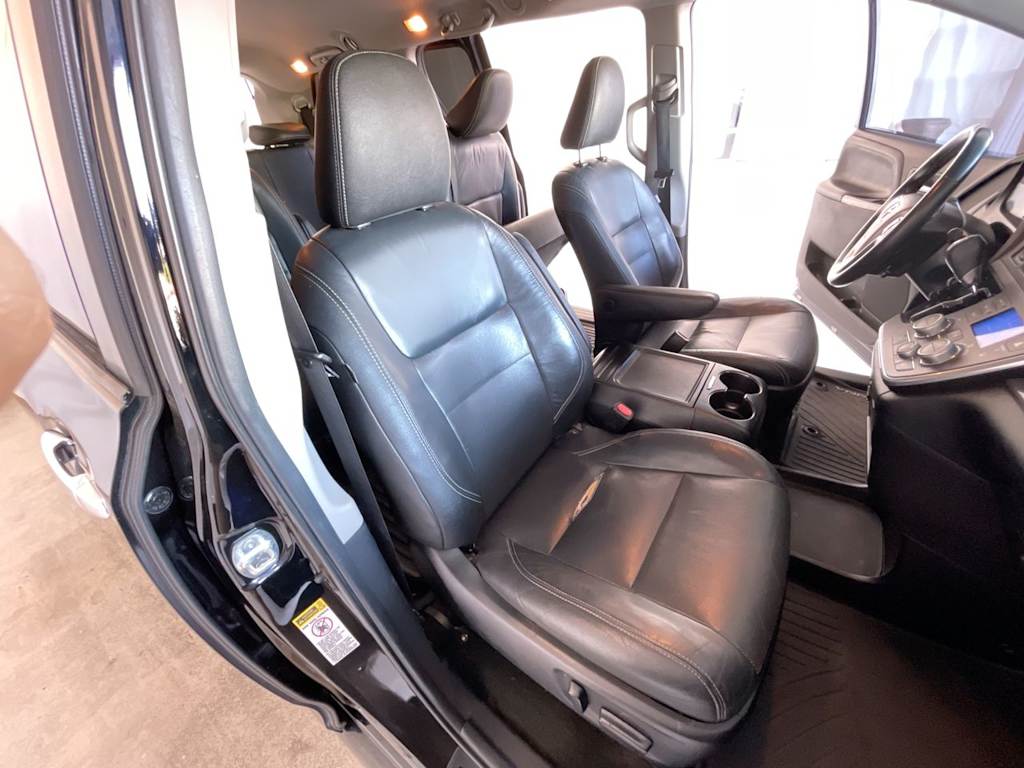 Thumbnail: 2015 Toyota Sienna - 9