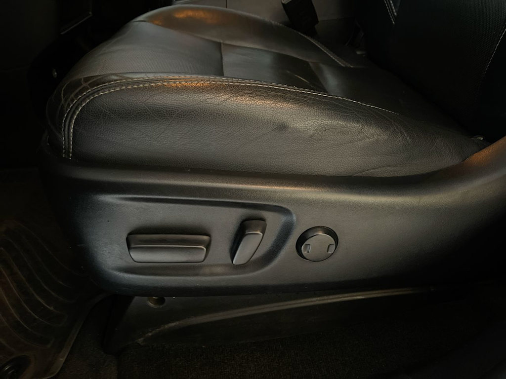 Thumbnail: 2015 Toyota Sienna - 21