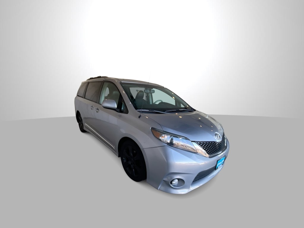 Thumbnail: 2012 Toyota Sienna - 6