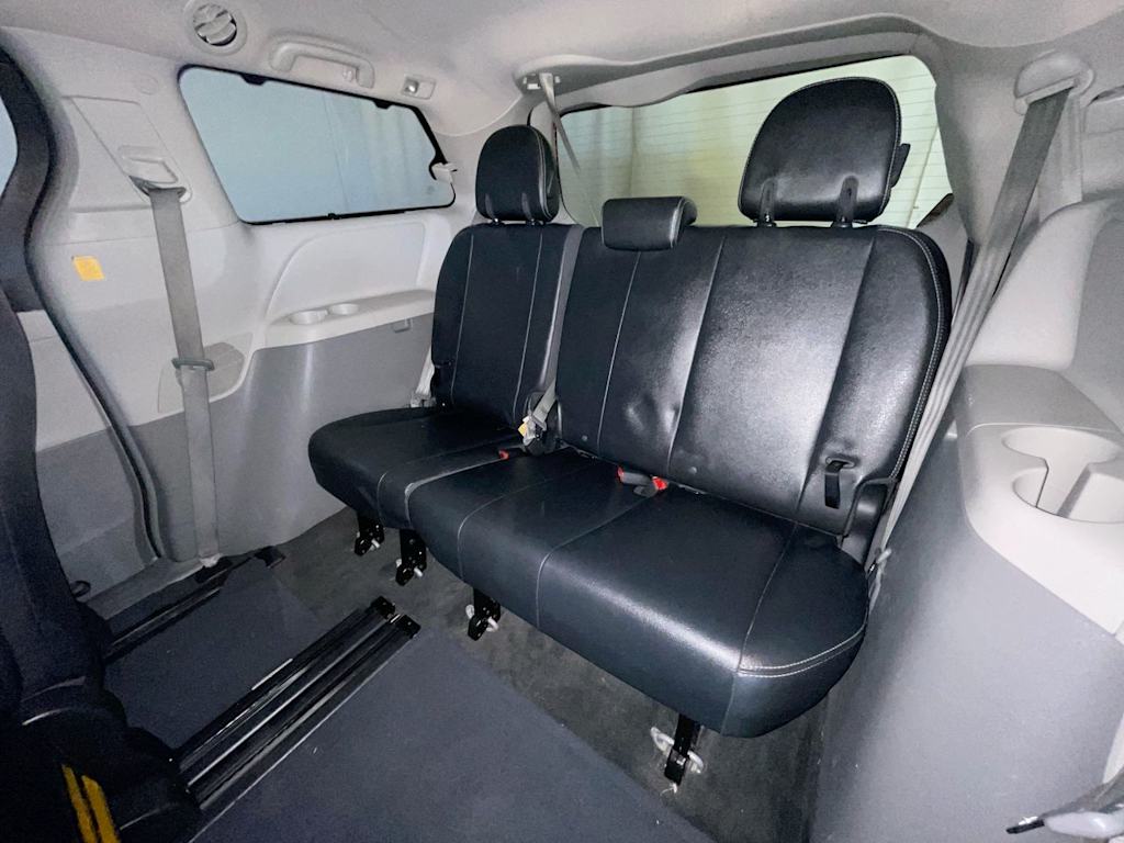 Thumbnail: 2012 Toyota Sienna - 28