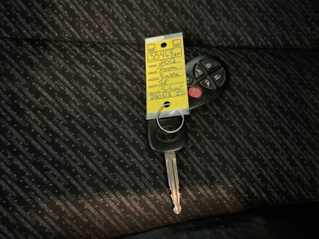 Thumbnail: 2012 Toyota Sienna - 15