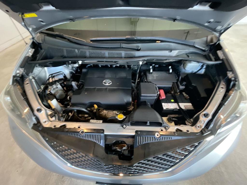 Thumbnail: 2012 Toyota Sienna - 8