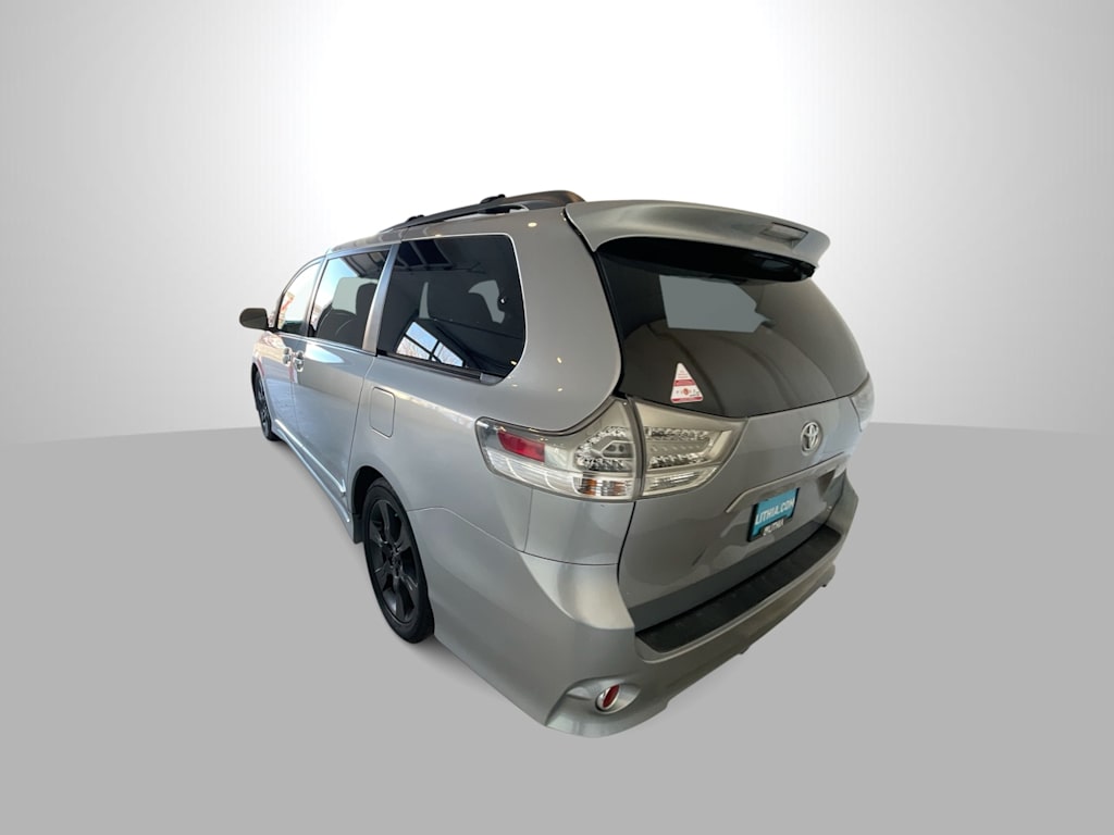 Thumbnail: 2012 Toyota Sienna - 18