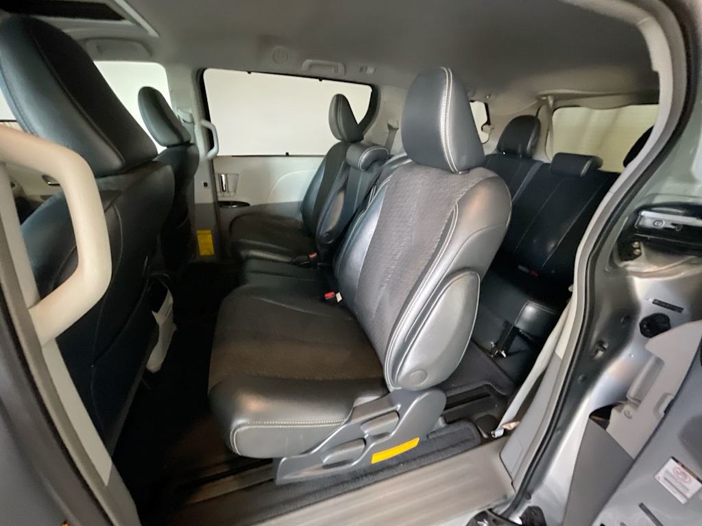 Thumbnail: 2012 Toyota Sienna - 11