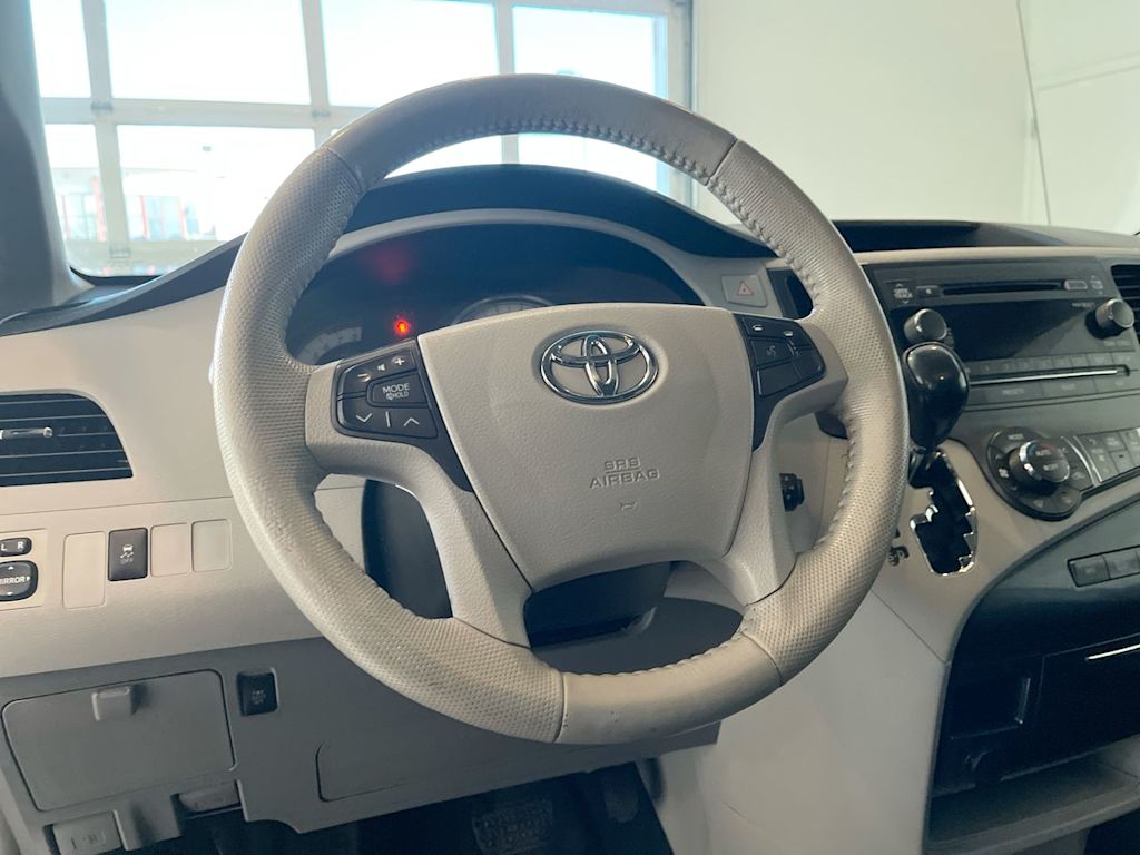 Thumbnail: 2012 Toyota Sienna - 2