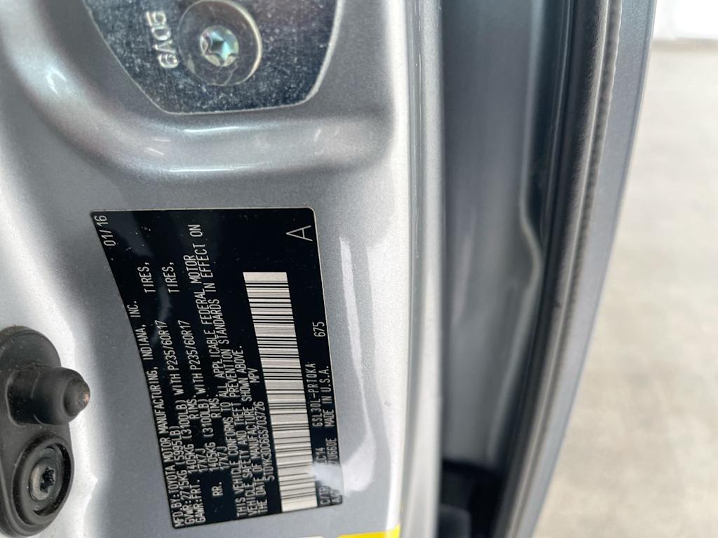 Thumbnail: 2016 Toyota Sienna - 17
