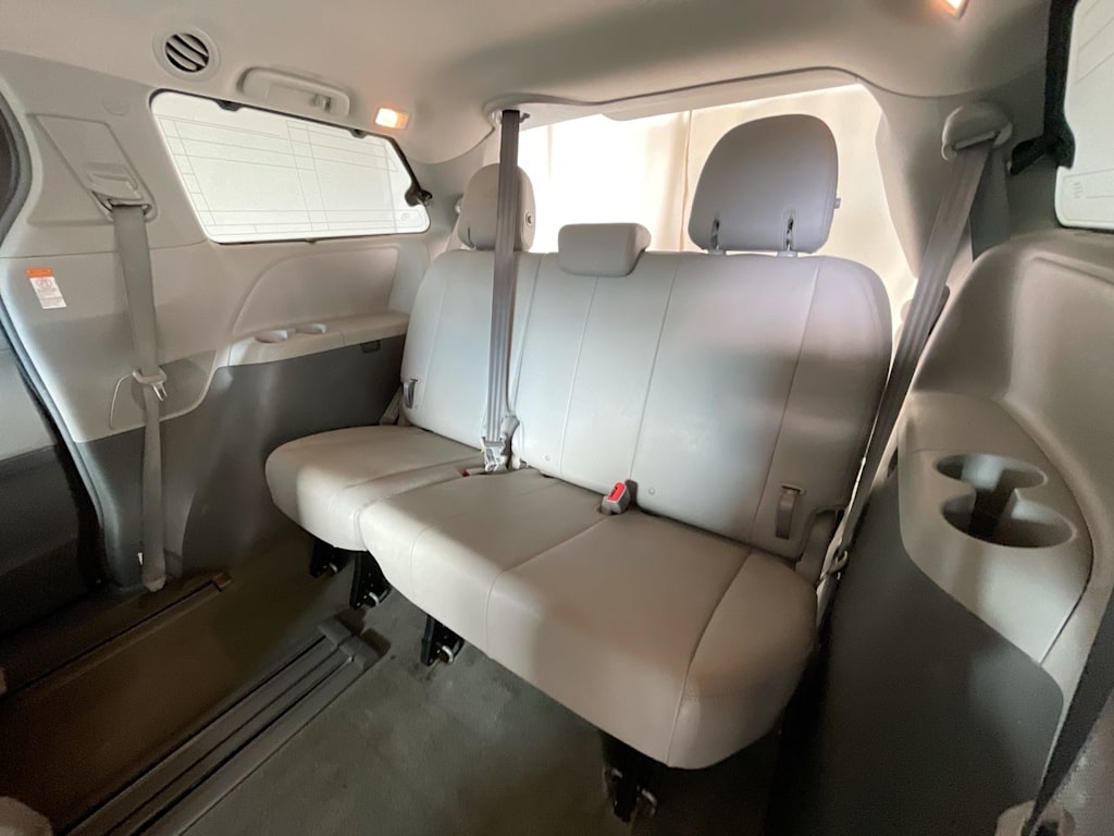 Thumbnail: 2016 Toyota Sienna - 28
