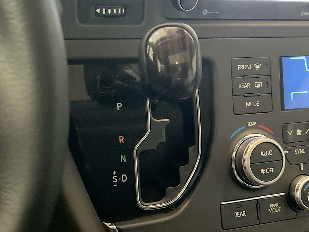 Thumbnail: 2018 Toyota Sienna - 27