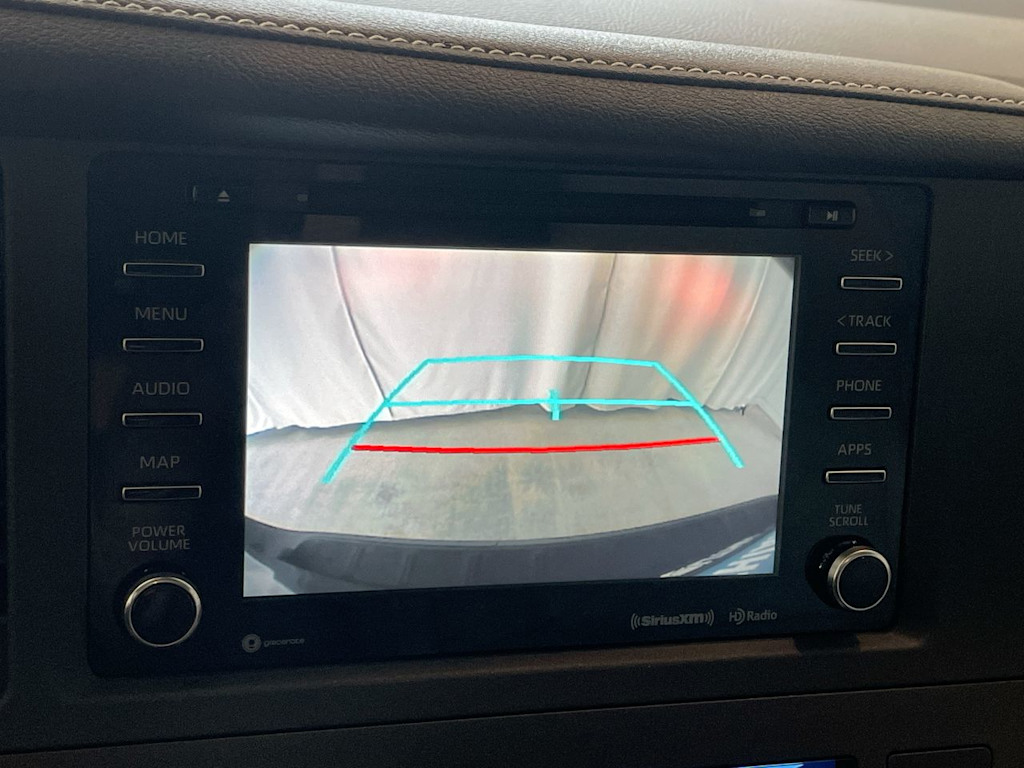 Thumbnail: 2018 Toyota Sienna - 24