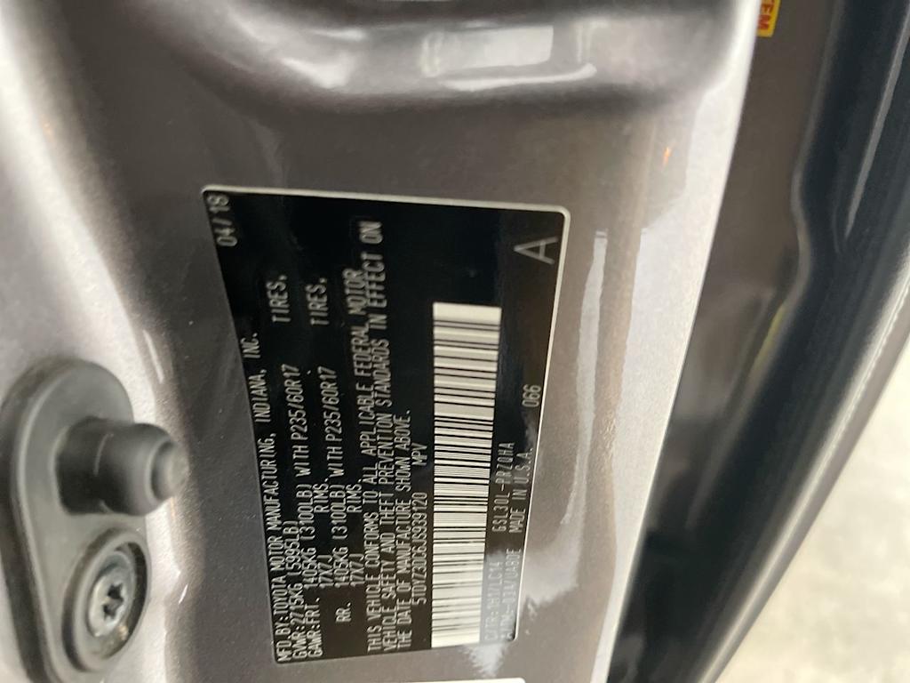 Thumbnail: 2018 Toyota Sienna - 17