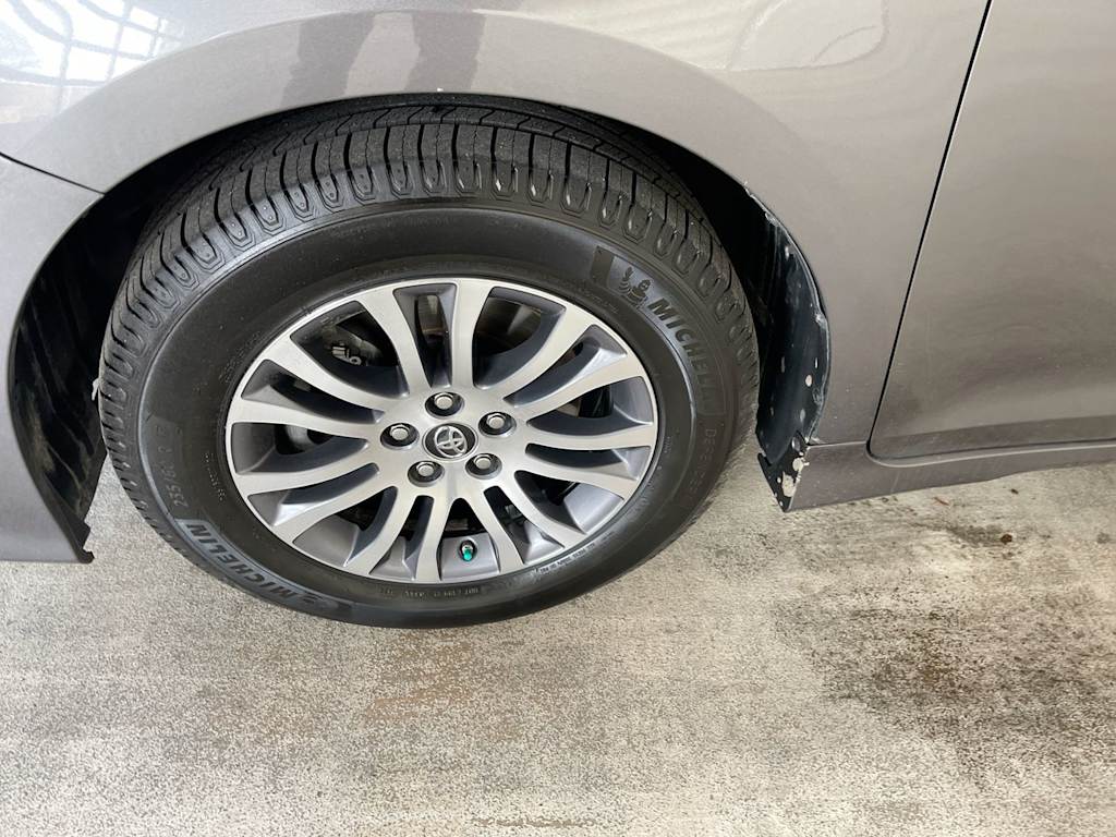 Thumbnail: 2018 Toyota Sienna - 7