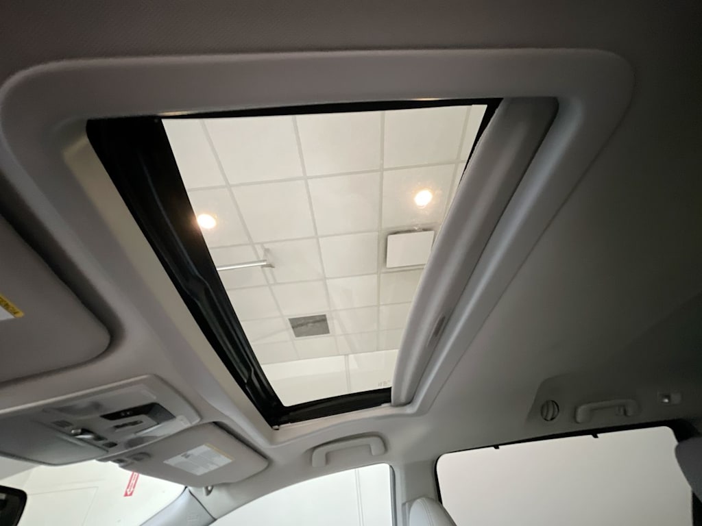 Thumbnail: 2018 Toyota Sienna - 28