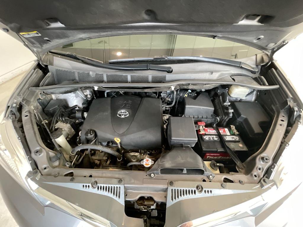Thumbnail: 2018 Toyota Sienna - 8