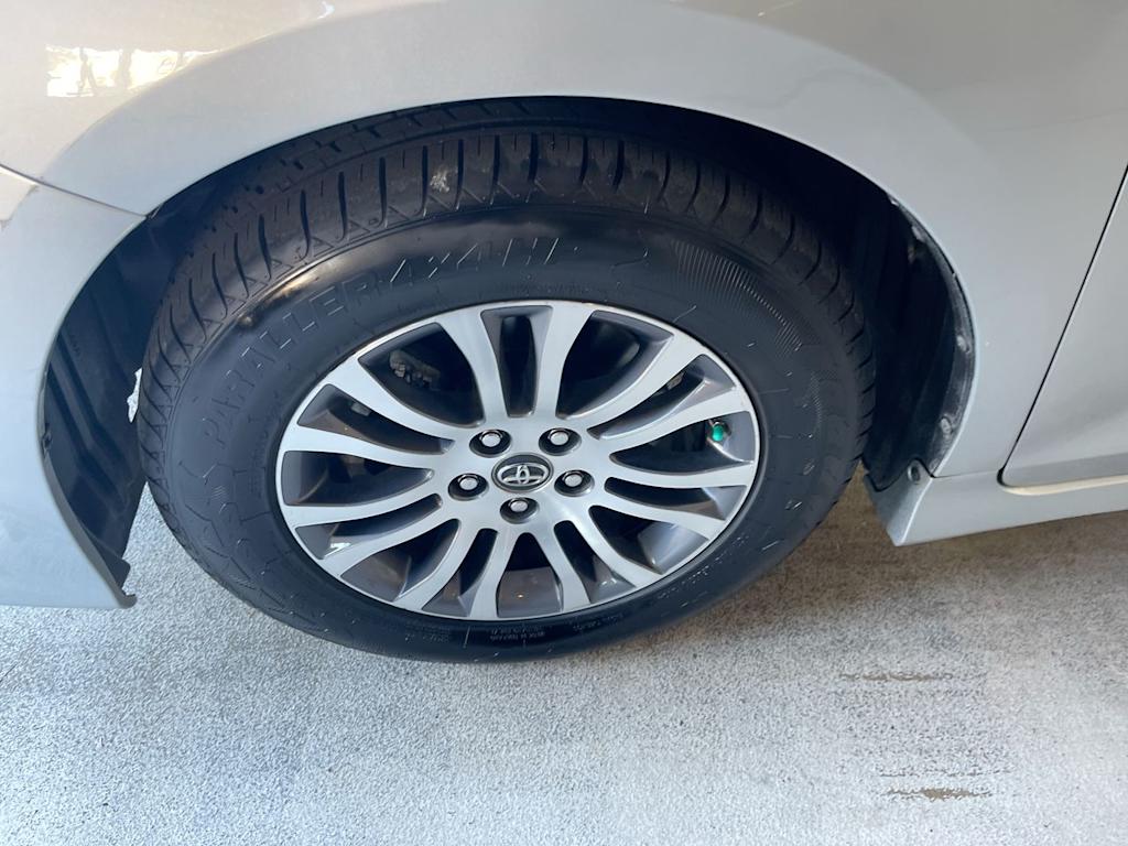 Thumbnail: 2019 Toyota Sienna - 6