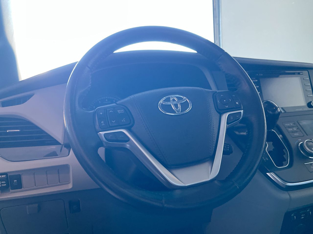 Thumbnail: 2019 Toyota Sienna - 23