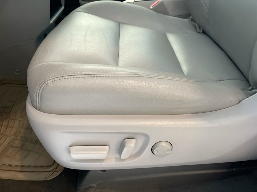 Thumbnail: 2019 Toyota Sienna - 21