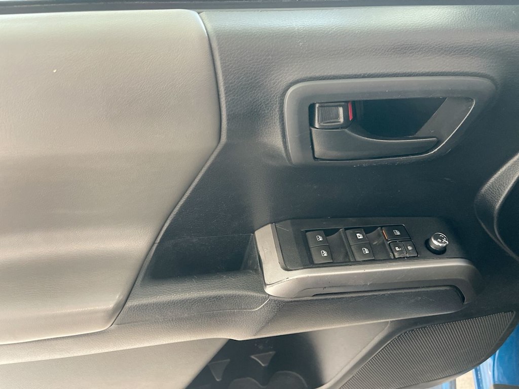 2018 Toyota Tacoma SR5 23
