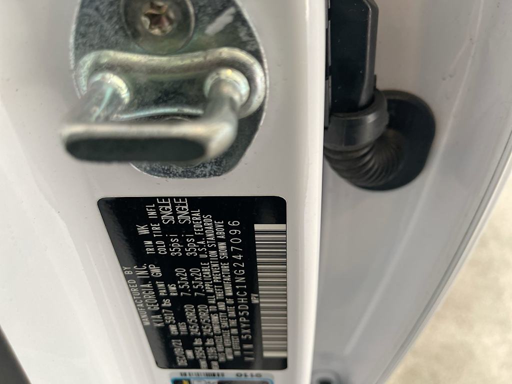 Thumbnail: 2022 Kia Telluride - 17