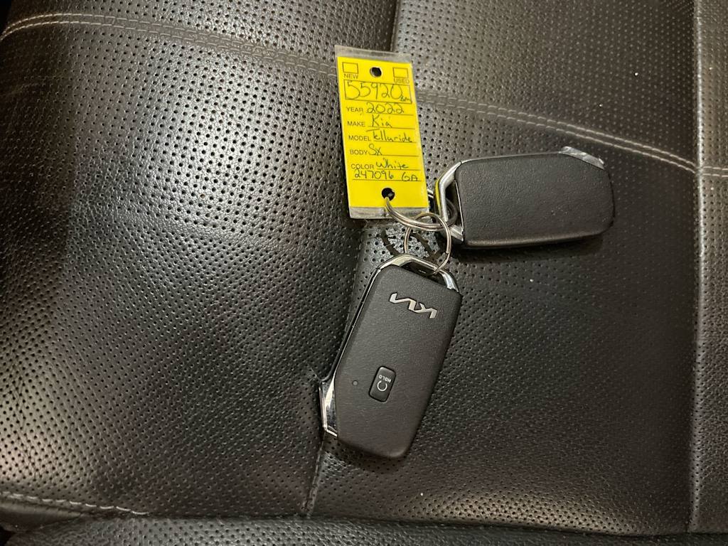 Thumbnail: 2022 Kia Telluride - 16