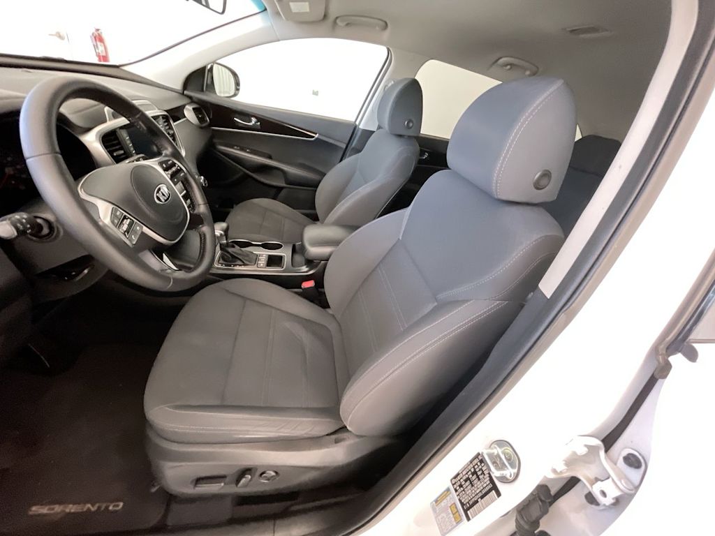 Thumbnail: 2020 Kia Sorento - 9