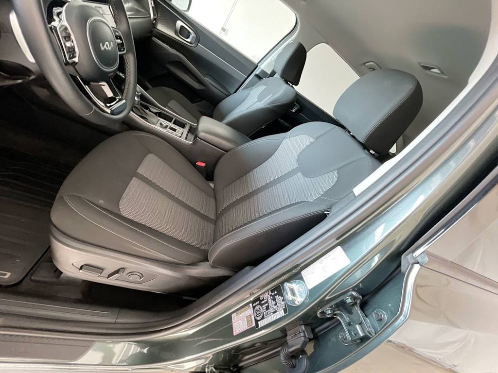 Thumbnail: 2023 Kia Sorento - 9