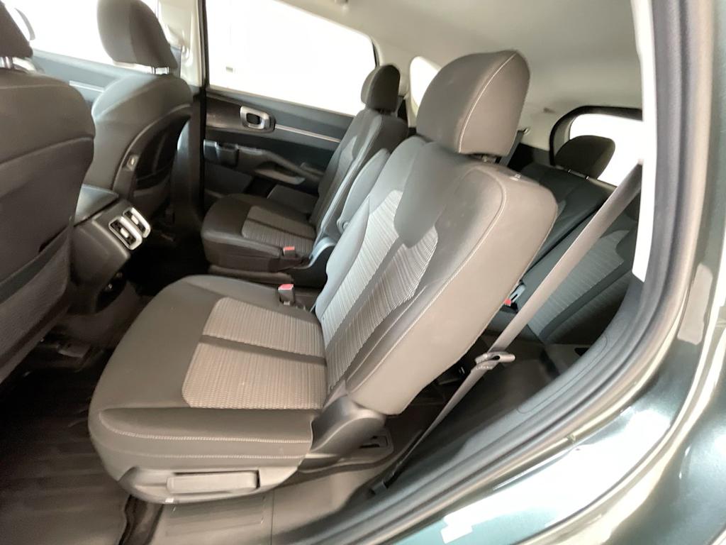 Thumbnail: 2023 Kia Sorento - 11